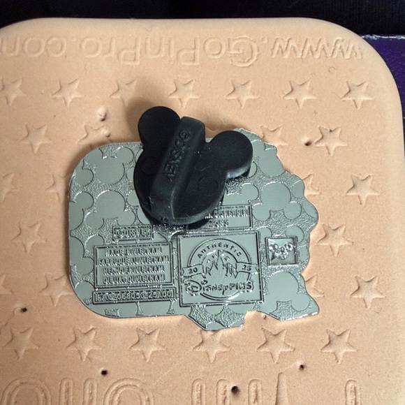 Disney Cogsworth D Pin - Picture 2 of 2